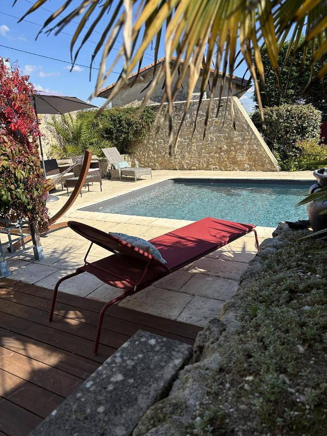 Maison d’hôte pour 3 personnes, avec jardin ainsi que vue et piscine à Saint-Estèphe