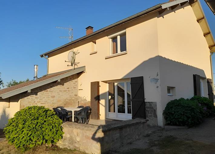 Gîte pour 6 personnes, avec terrasse et jardin