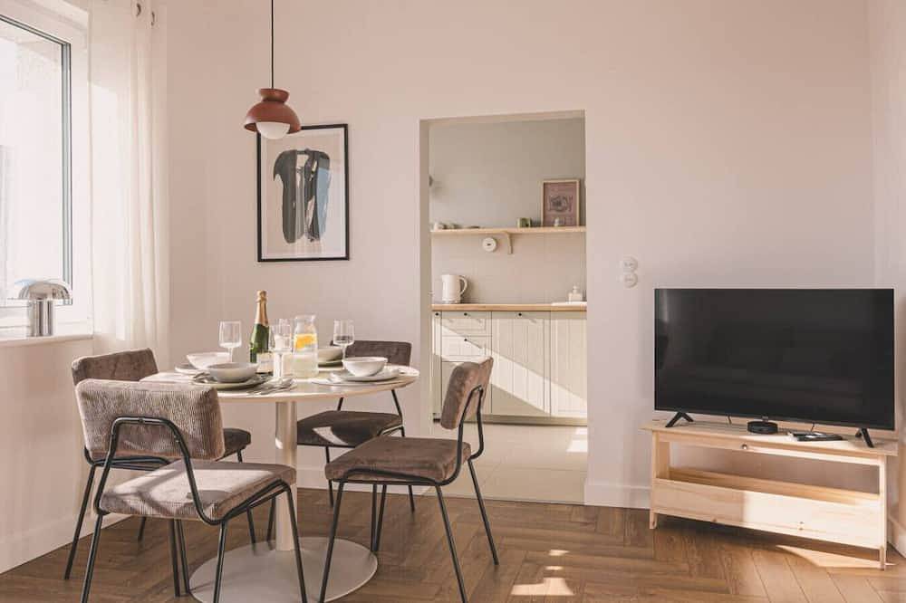Ganze Wohnung, 2Homerent Brillante | Elegant Airport View Studio | Near Old Town & City Center in Bromberg, Kujawien-Pommern