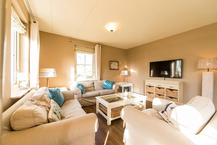 Ferienhaus für 6 Personen, mit Balkon/Terrasse und Whirlpool sowie Terrasse und Garten in Friesland - 2
