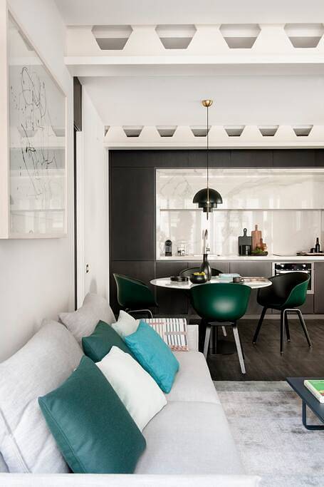 Robin - Lifestyle Apartment in Barcelona's Golden Triangle in Barcelona Centre, Barcelona