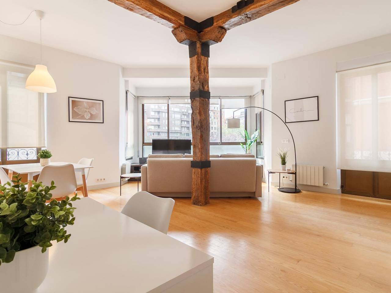 Ganze Ferienwohnung, Very bright in La Casilla in Bilbao, Bizkaia