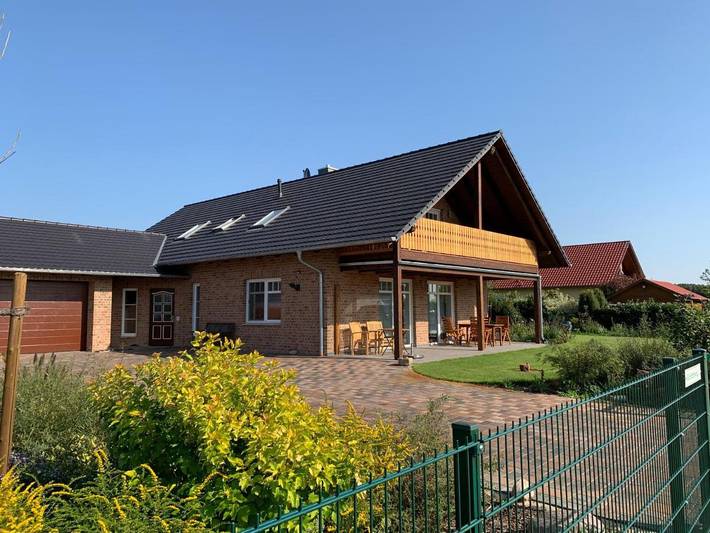 Ferienwohnung für 5 Personen, mit Balkon und Garten sowie Seeblick und Ausblick