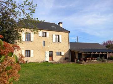 Gîte pour 7 personnes, avec jardin ainsi que jacuzzi et piscine à Dégagnac