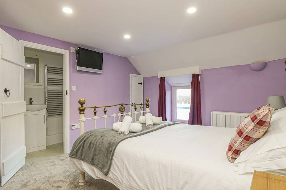 Pebble Cottage, pet friendly, country holiday cottage in Portreath in Portreath, Cornwall