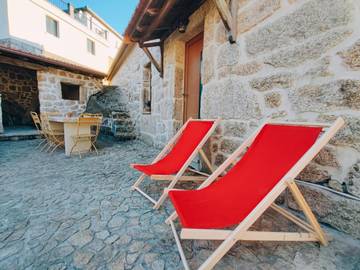 Gîte pour 6 personnes, avec vue et terrasse à Castro Laboreiro