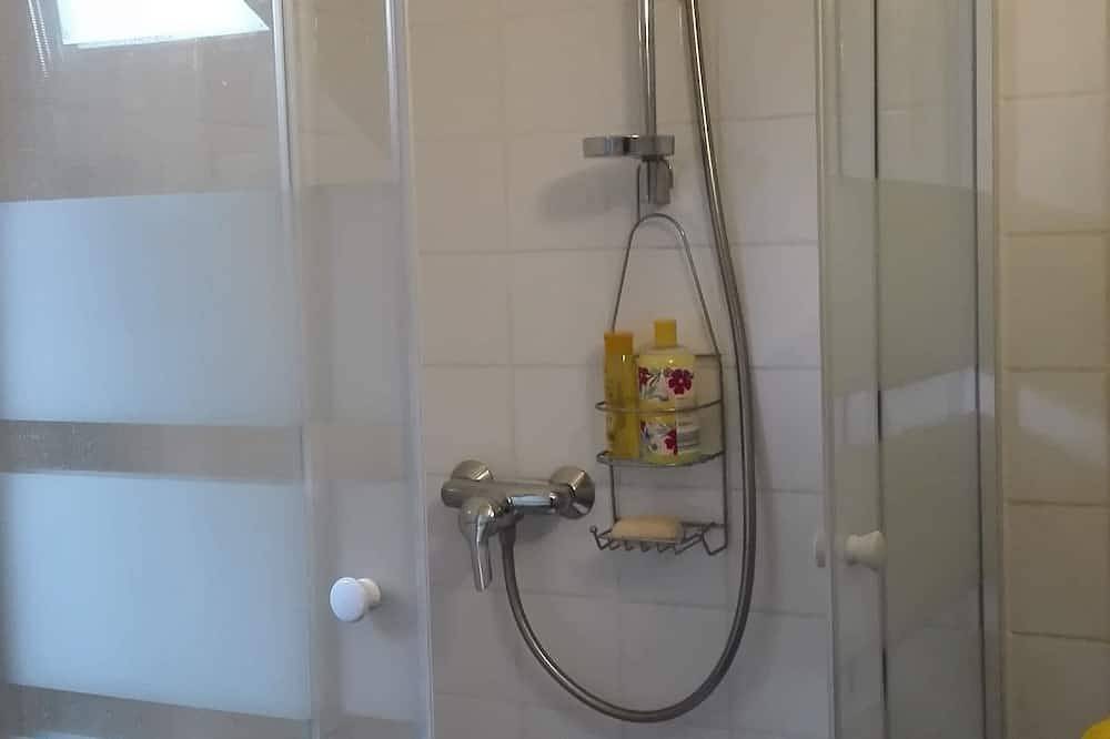 Appartement entier, Le nid du goéland, petit studio confortable à deux pas de la plage ! in Étretat, Région du Havre