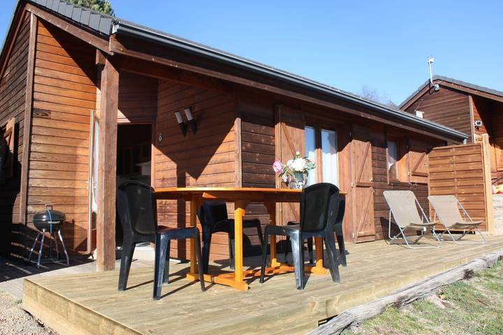 Gîte pour 5 personnes, avec vue sur le lac ainsi que jardin et terrasse à Aydat - 4