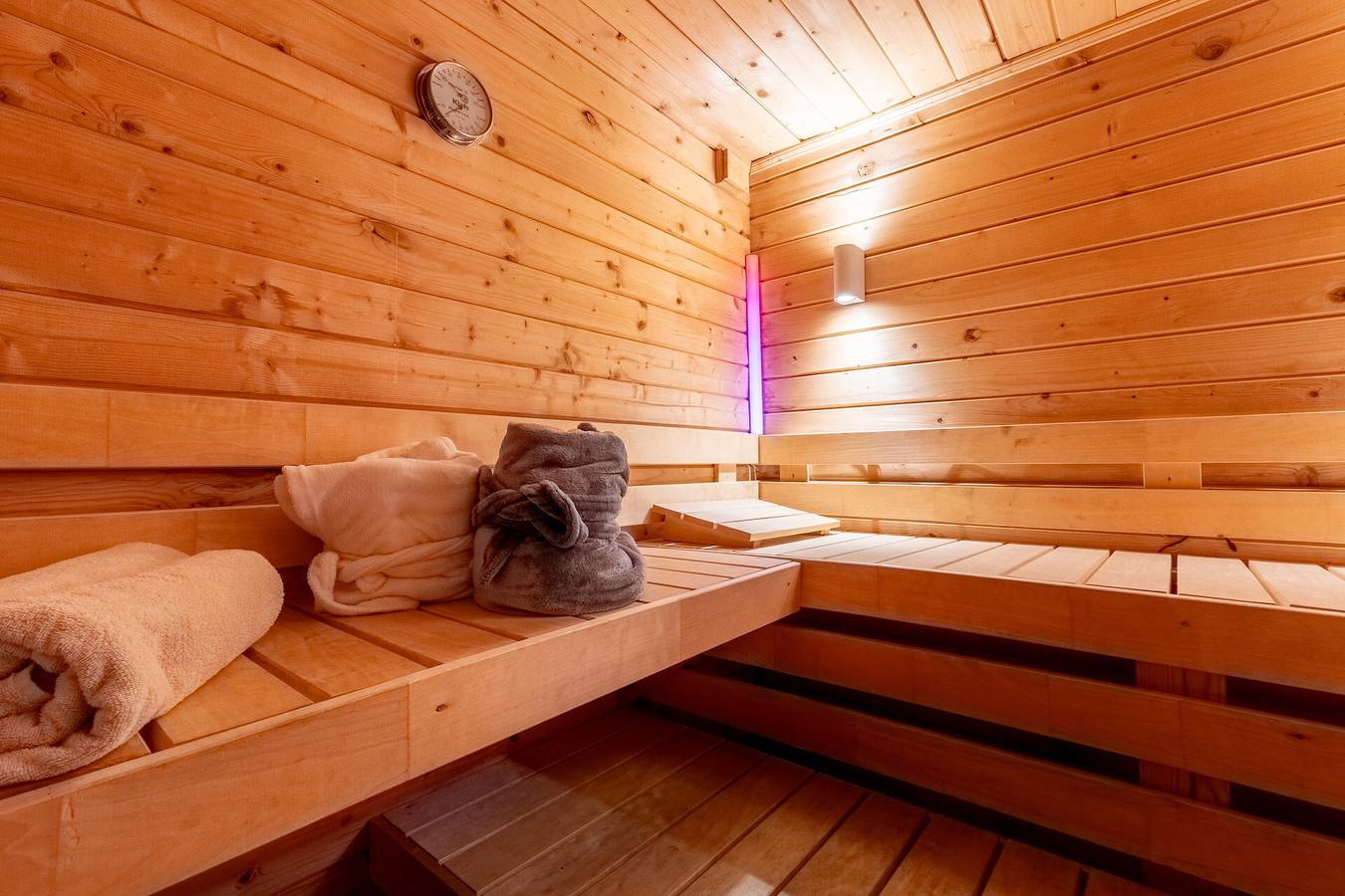 Charming Eifel Bakehouse with Sauna, Private Terrace & Ev Charging in Feuerscheid, Eifelkreis Bitburg-Prüm