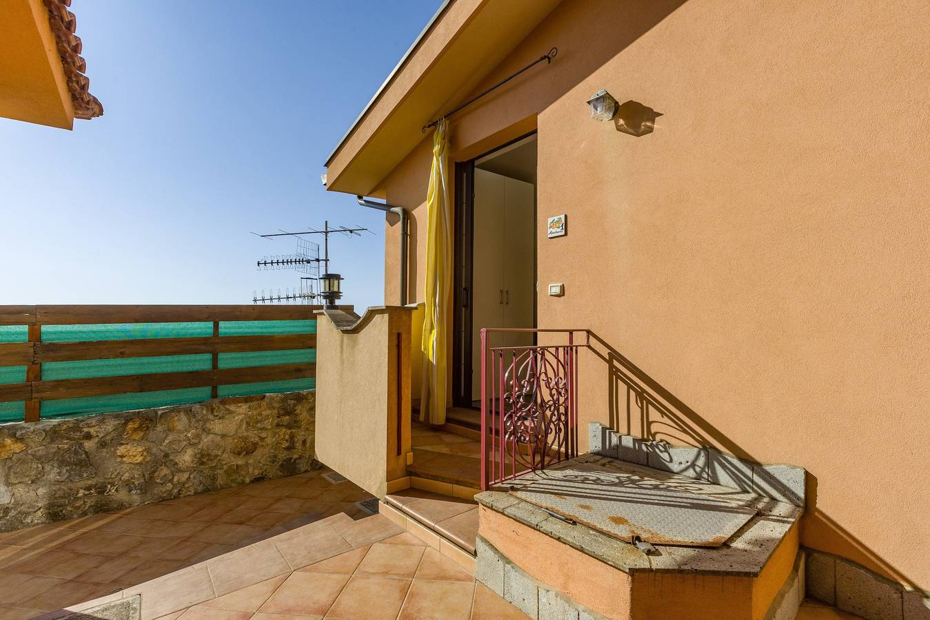 Appartement entier, Appartement 'Mandarino' avec vue sur la mer, terrasse privée et Wi-Fi in Gioiosa Marea, Province de Messina