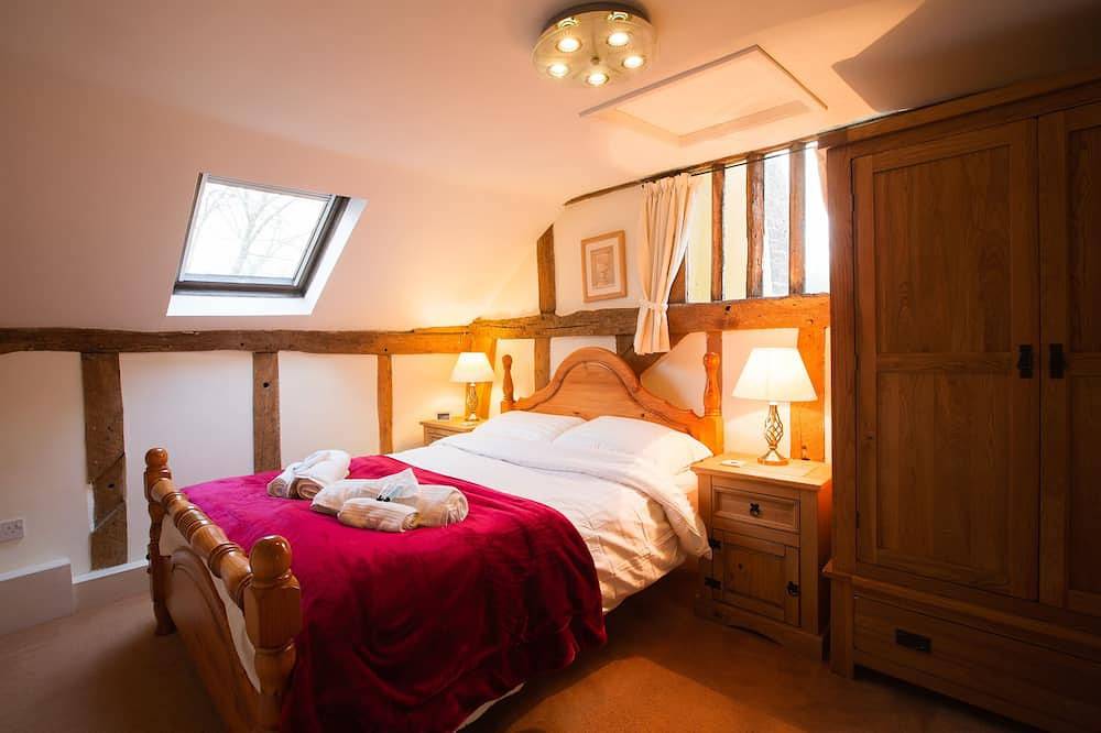 Jacuzzi, fireplaces, hot tub, sauna. in Suffolk