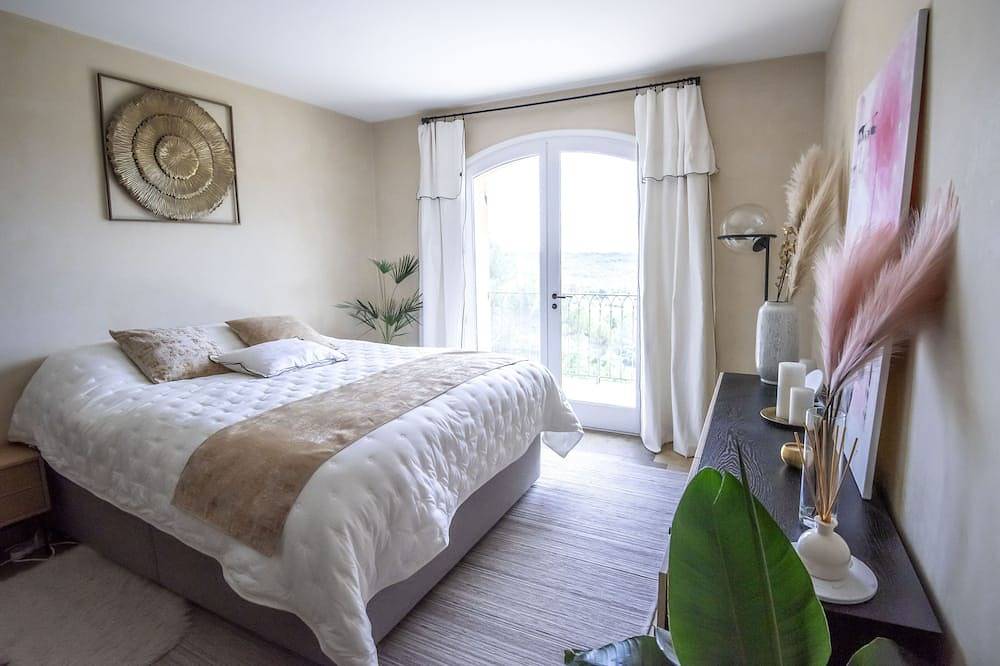 Villa Panoramic 250m2 by Saint Victoire large Swimming Pool and air condition in Le Tholonet, Aix-en-Provence region