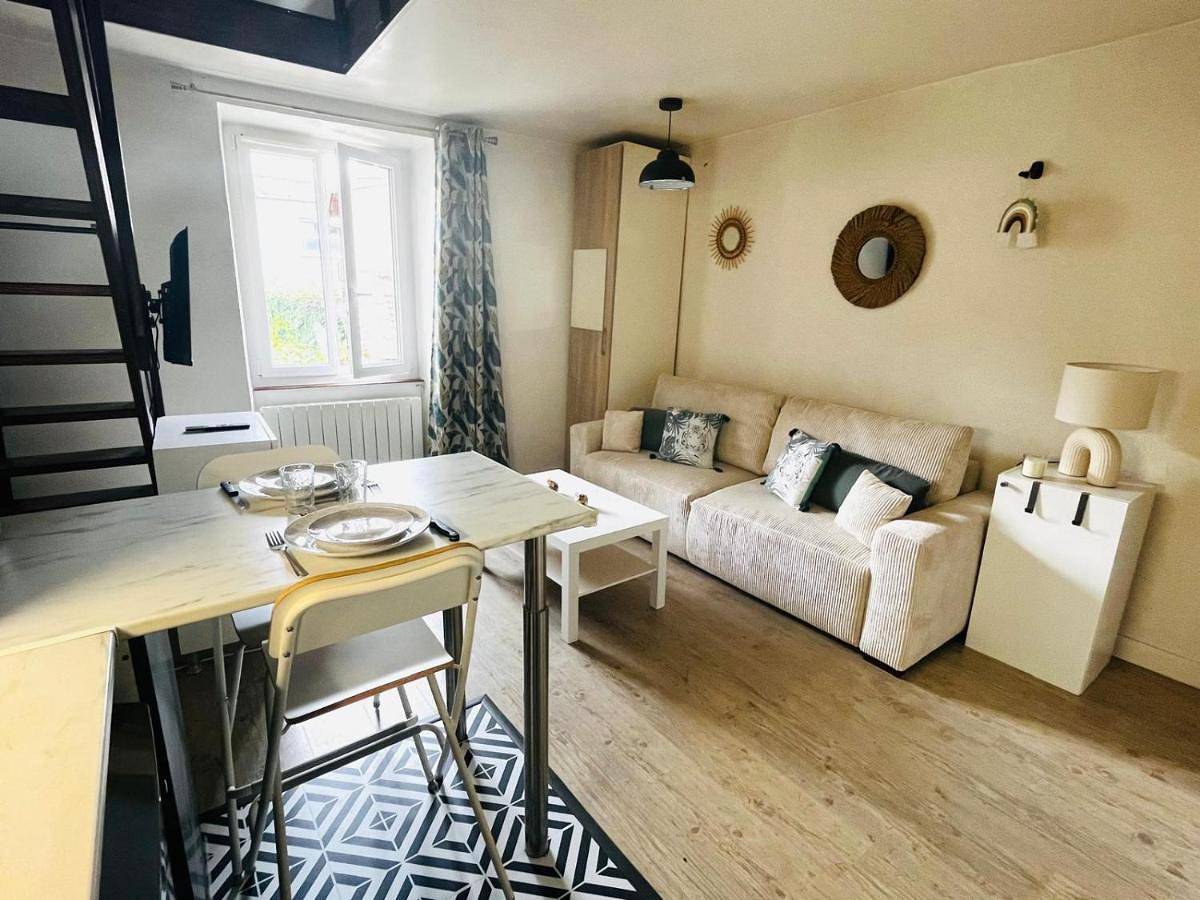 Appartement entier, One-Bedroom Apartment in Linas, Essonne