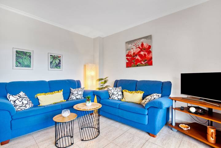 Apartamento entero, Apartamento 'Denia Clemenvilla' con piscina compartida, Wi-Fi y aire acondicionado. in Las Marinas, Dénia