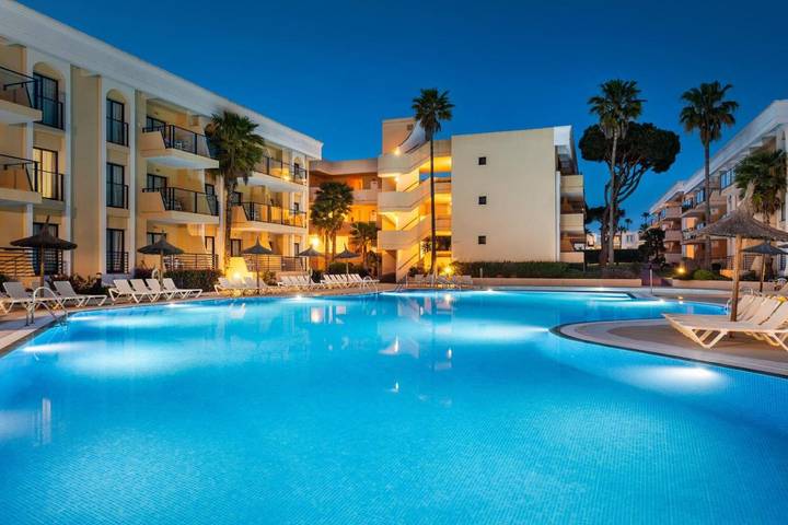 Hôtel pour 5 personnes, avec Balcon et Terrasse ainsi que Jardin et Bassin pour enfant dans Novo Sancti Petri