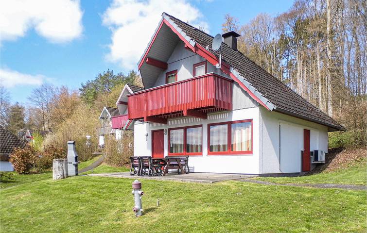 Ferienhaus für 6 Personen, mit Terrasse und Garten sowie Seeblick in Kirchheim