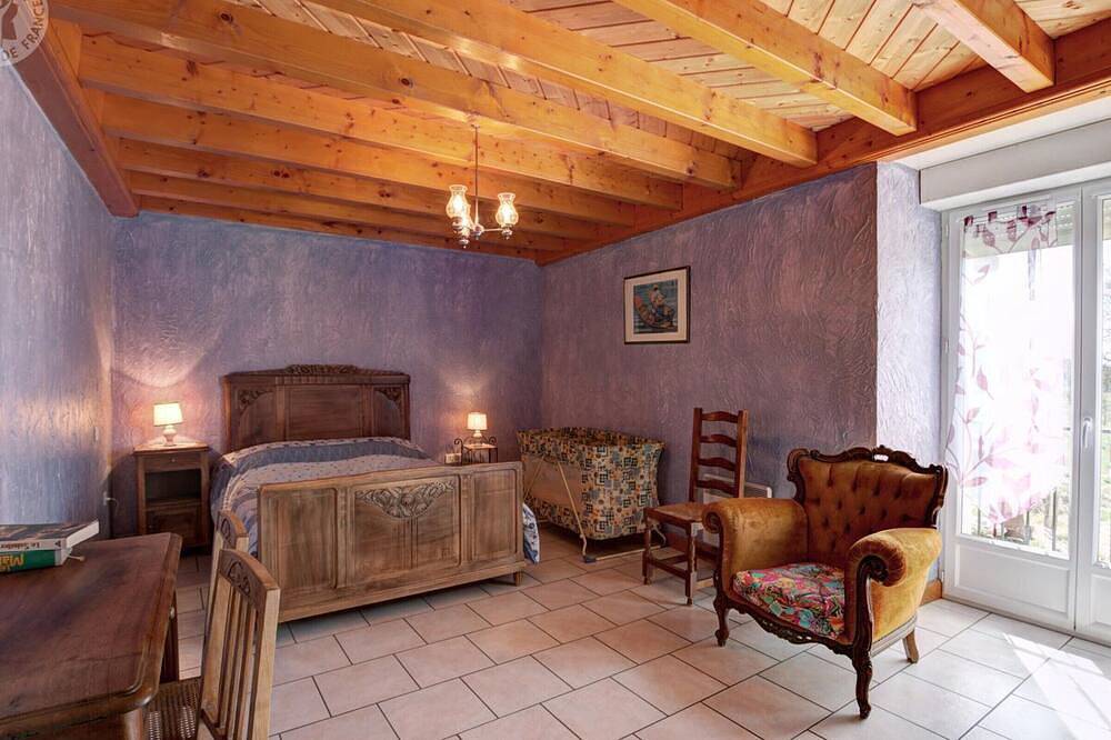 Gîte pour 12 pers., animaux admis, nature Apinac in Apinac, Montbrison