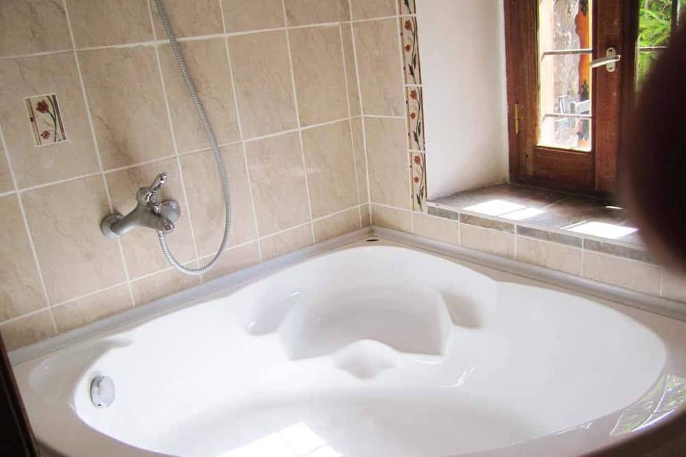 Schöne Steinhausvilla in Milina, ruhige Lage, direkt am Meer! in Pilion