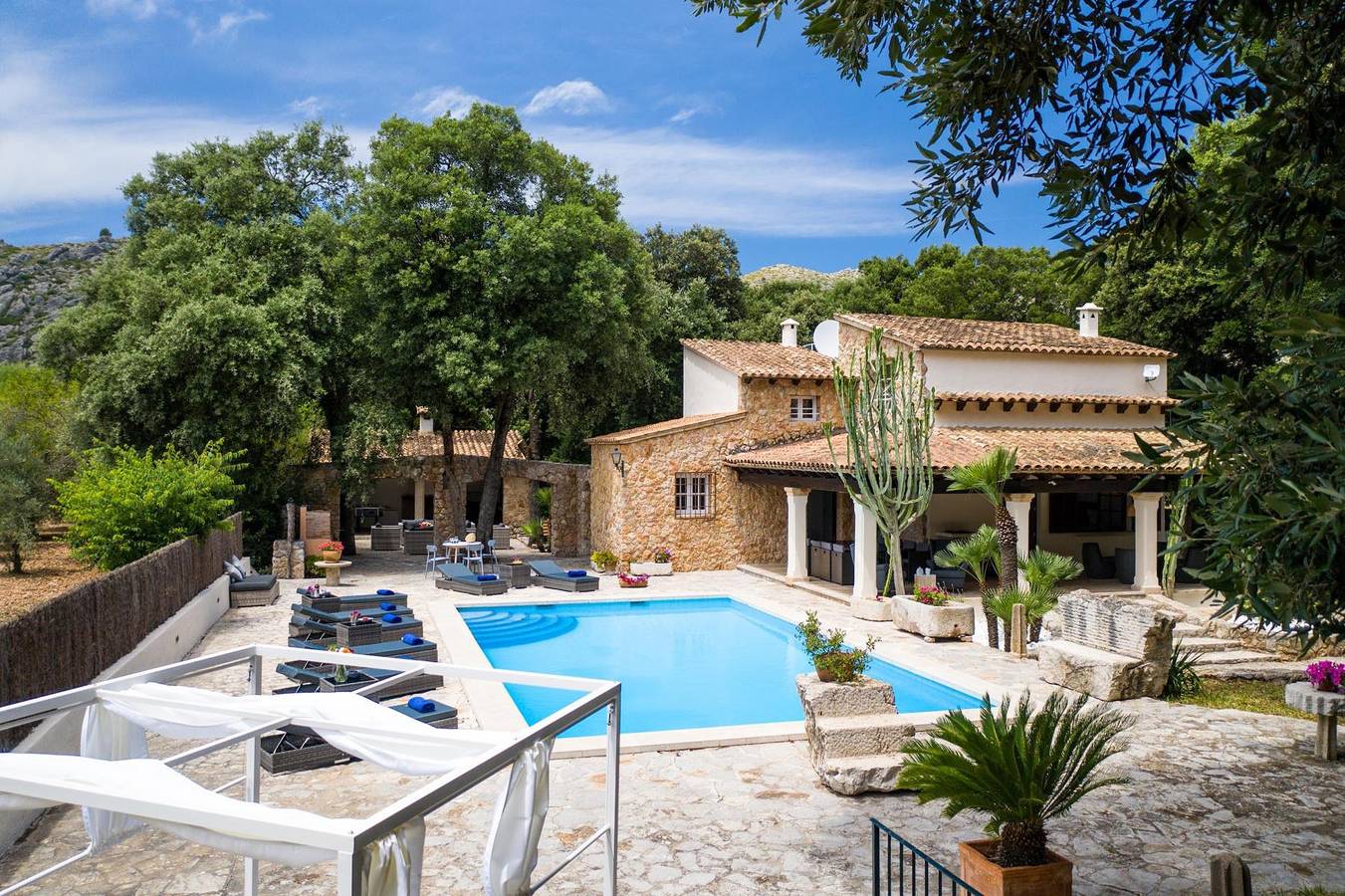 H2911 Finca Enzina in Pollenca mit Pool für 8 Personen in el Vilà, Pollença