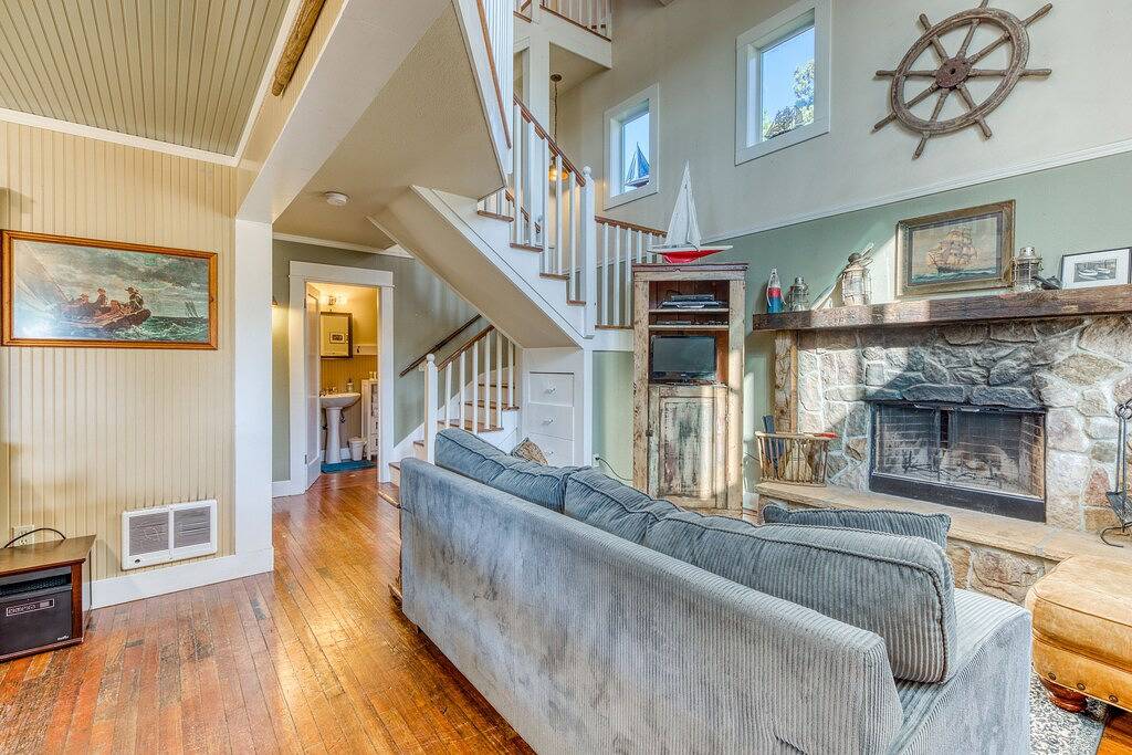 Genießen Sie einen privaten Whirlpool und einen einfachen Zugang zum Strand! Hunde sind willkommen! in Heceta Beach, Lane County