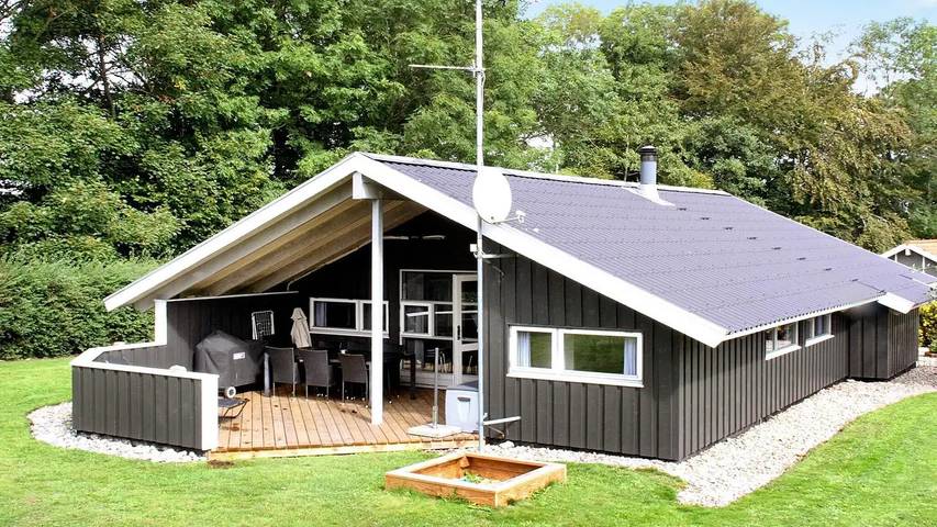 Ferienhaus für 9 Personen, mit Whirlpool und Sauna sowie Terrasse in Mommark