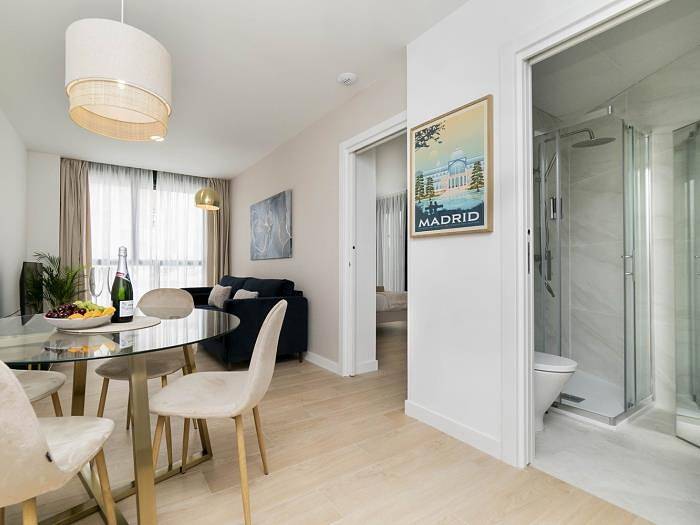 Apartamento vacacional entero, Aurora Stays by Charming V, Apartamento para 4, parking gratis in Madrid, Provincia de Madrid