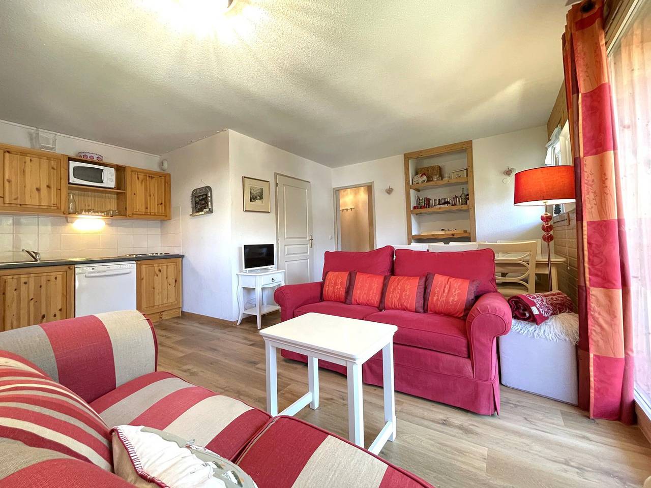 Apartamento entero, Amplio apartamento de 4 habitaciones para 6 - 3 dormitorios - 65m2 - Balcón - Cerca telecabina in Valfréjus, Modane