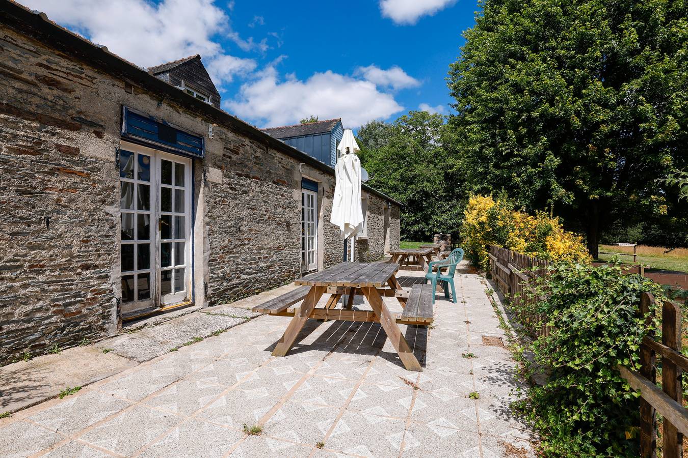 Petite maison "Le Bistrot" avec piscine partagée, terrasse partagée et Wi-Fi in Cléguérec, Région de Pontivy