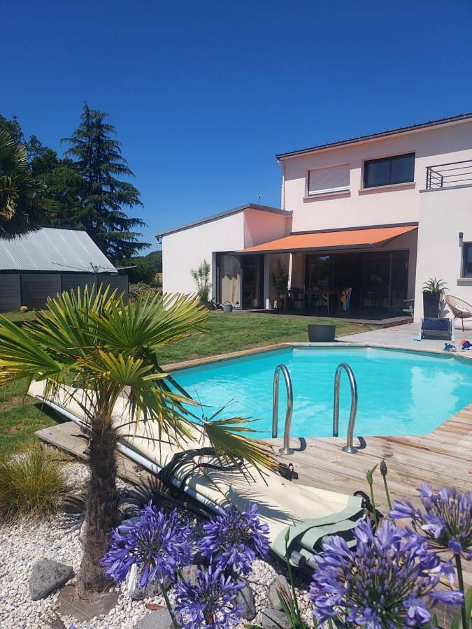 Location de vacances pour 7 personnes, avec jardin ainsi que jacuzzi et piscine à Renac