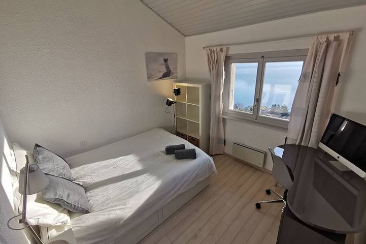 Sunset House with gorgeous view of the lake in Chernex, Montreux