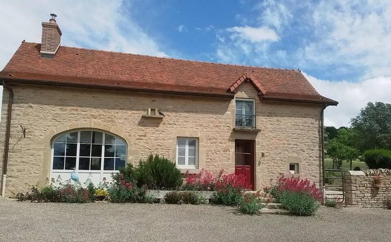 Location de vacances pour 3 personnes, avec Terrasse ainsi que Jardin et Vue à Marcilly-Ogny