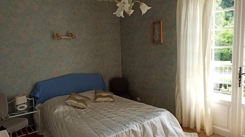 Location de vacances pour 6 personnes, avec vue ainsi que piscine et jardin à Beaugas - 3