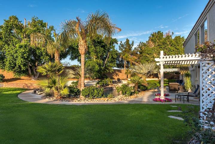 Vacation rental for 9 people, with hot tub and yard in La Quinta (CA)