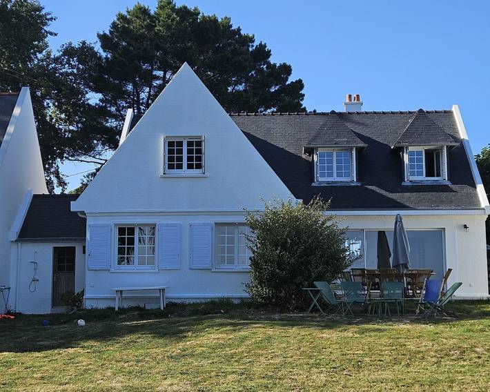 Location de vacances pour 10 personnes, avec terrasse et jardin dans Plage du Roaliguen