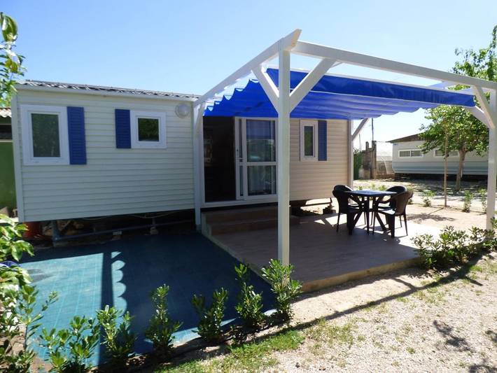 Camping pour 4 personnes, avec Terrasse et Piscine