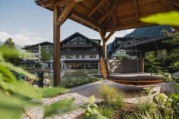 Hotel voor 2 personen, with Whirlpool and Terras as well as Tuin and Zwembad in Mayrhofen