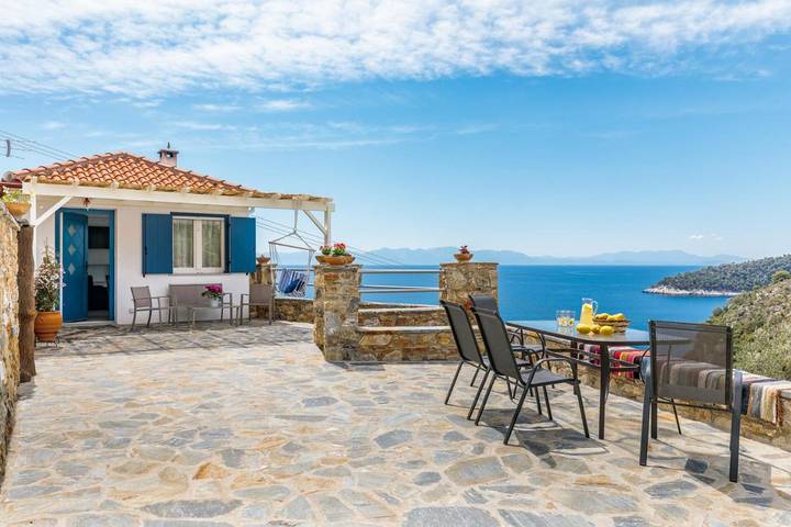 Vakantiewoning voor 2 personen, with uitzicht and terras as well as tuin op Skopelos