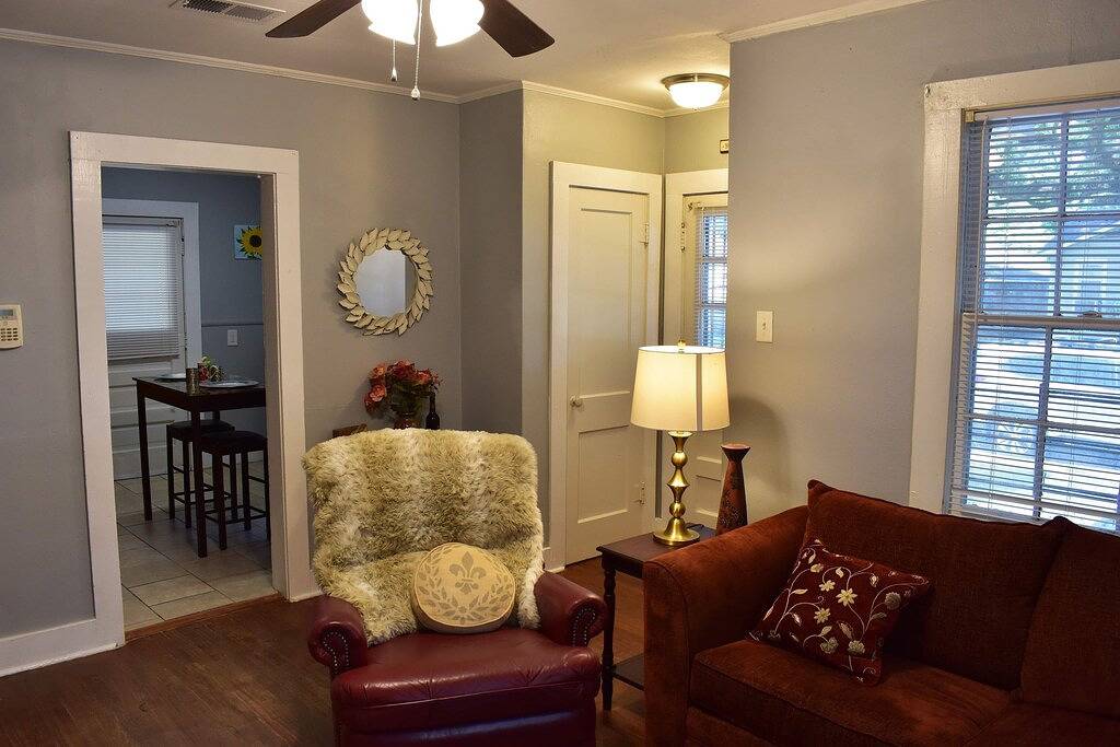 House with King and Queen beds! Garfield Cottage @Lsu in Baton Rouge, East Baton Rouge Parish