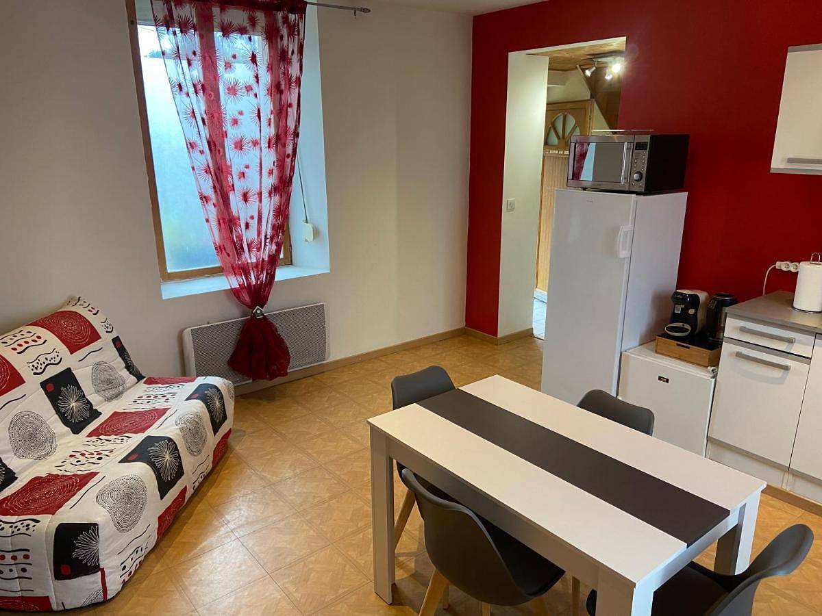 Appartement entier, One-Bedroom Apartment in Lachy, Marne