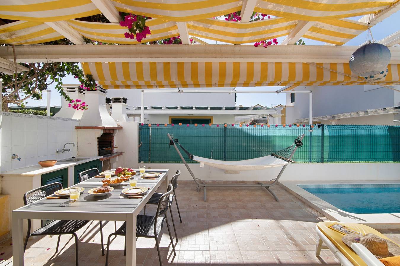 "Villa Alagoa" con piscina, Wi-Fi, aire acondicionado y jardín in Altura, Distrito de Faro