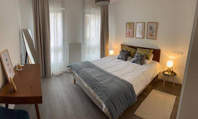 Appart’hôtel, avec Balcon et Terrasse ainsi que Jacuzzi et Jardin à Béthune