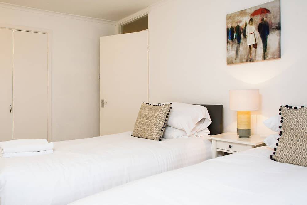 3 bedroom accommodation in Stapleton in Bristol, South West England