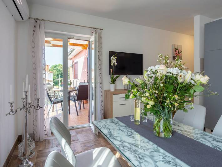 Ferienwohnung für 4 Personen, mit Balkon und Garten in Funtana - 2