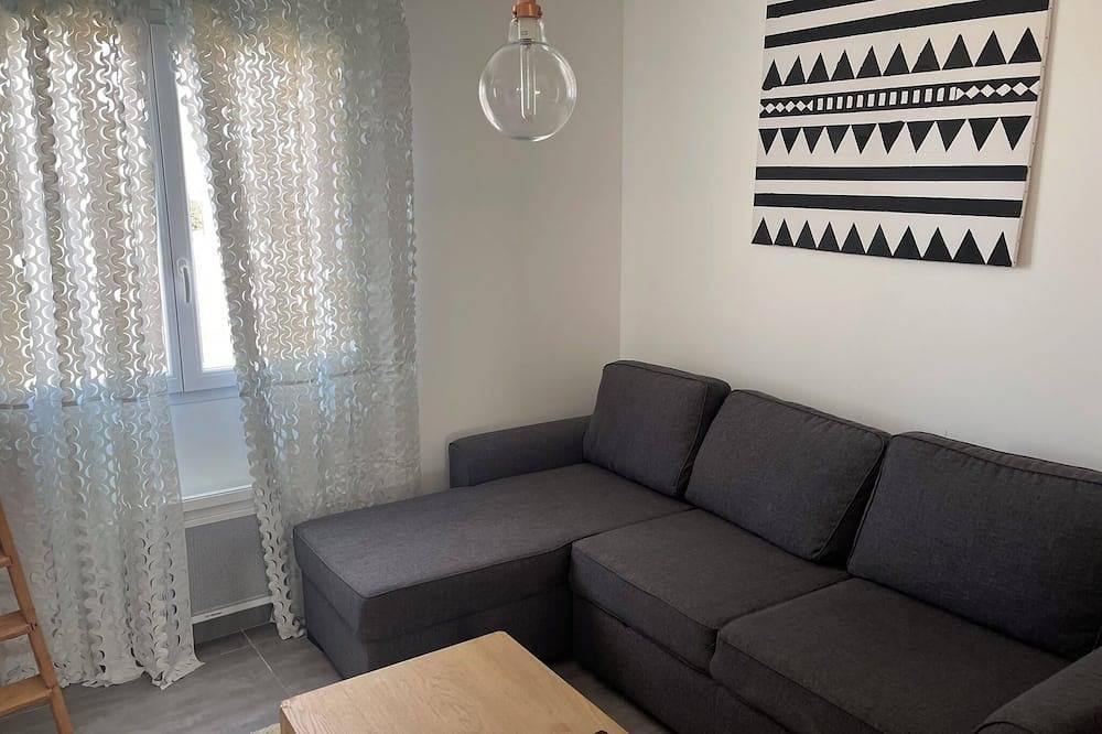 Entire apartment, 20 mn from Nimes, the sea and Montpellier All shops within 500 m in Aimargues, Nimes region