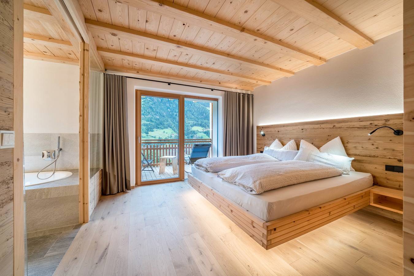 Ganze Wohnung, Lagar Ferienwohnung Stamer Hans' mit privater Gartenterrasse und Bergblick in St. Martin in Passeier, Passeiertal