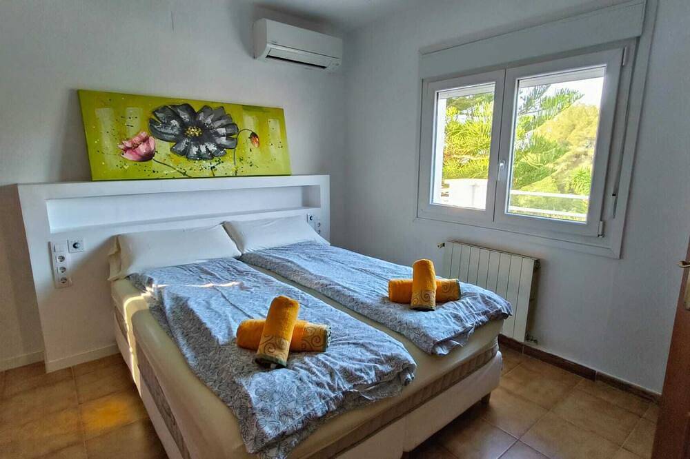 Villa Habana con habitaciones climatizadas y piscina privada. in Vendrell, Costa Dorada
