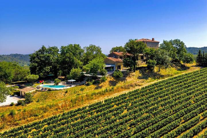 Gîte pour 15 personnes, avec Jardin à Castelreng