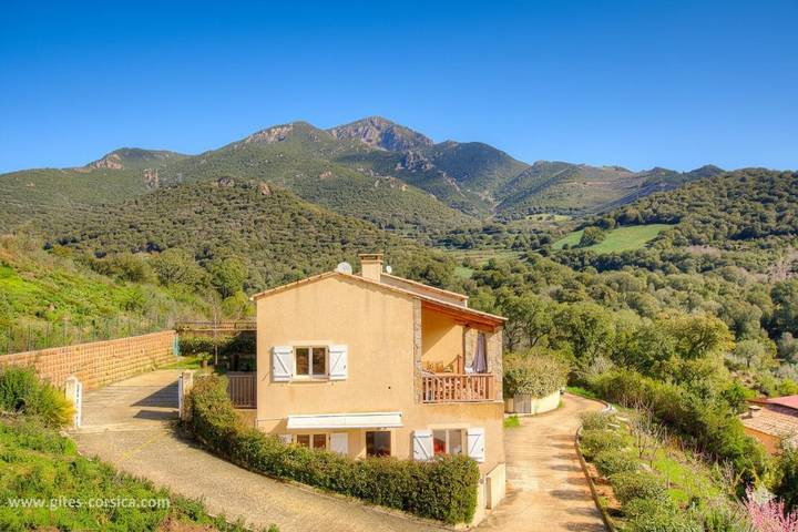 Gîte pour 4 personnes, avec Terrasse ainsi que Jardin et Vue