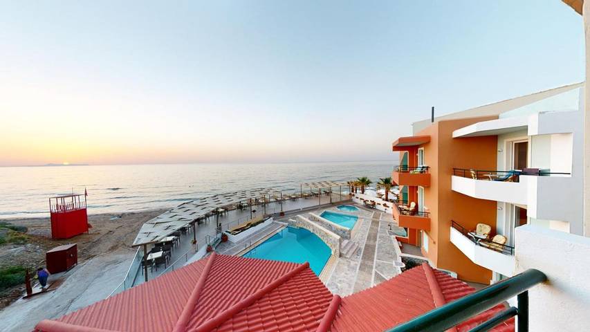 Hôtel pour 2 personnes, avec bassin pour enfant et jardin ainsi que piscine et vue