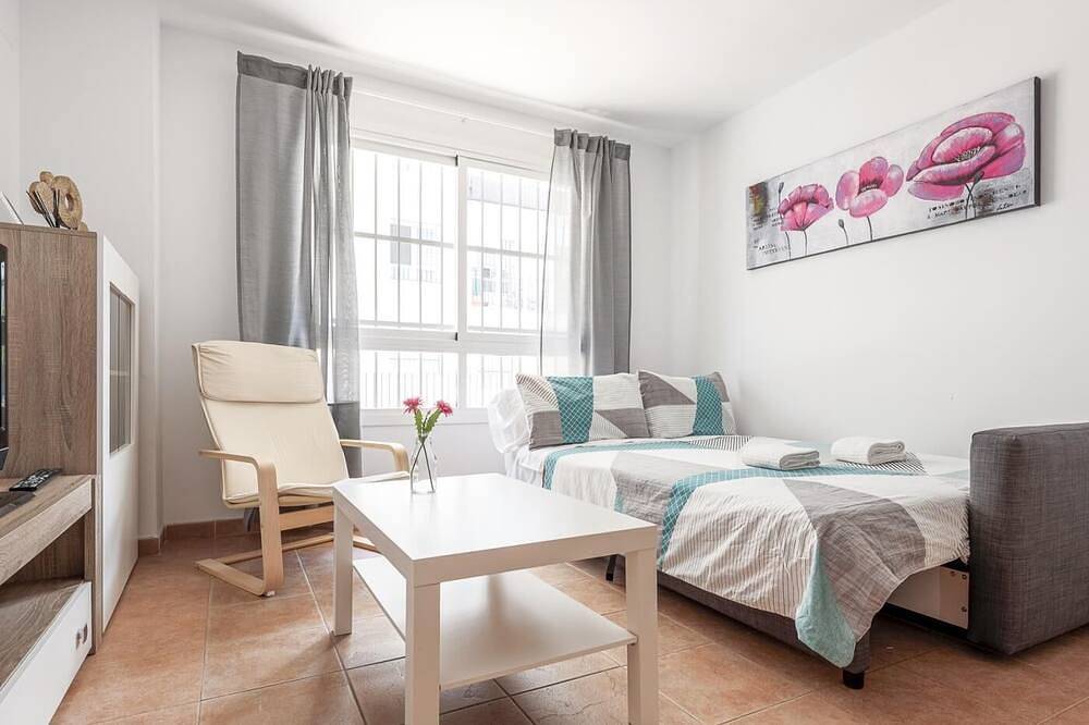 Apartamento entero, Apt altas calidades 3 dormitorios, 2 baños & patio / wifi. La Algaba in La Algaba, Provincia de Sevilla
